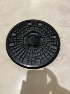 取り外したフィルターのセット。放射状のものはフィルターガードです
