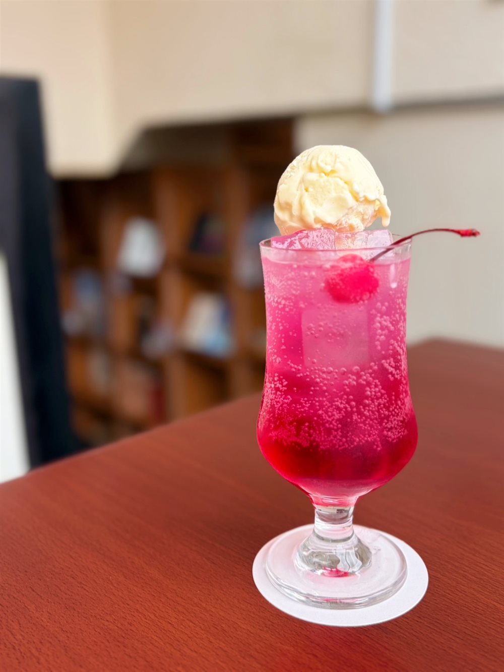 謎屋珈琲店のクリームソーダ